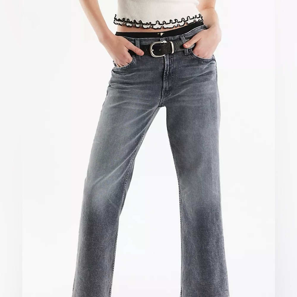 MOTHER The Bookie Ankle Jeans Preowned in very good condition.